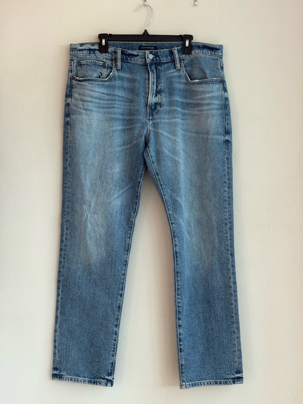 Lucky Brand Men’s Straight Light Wash Denim Jeans